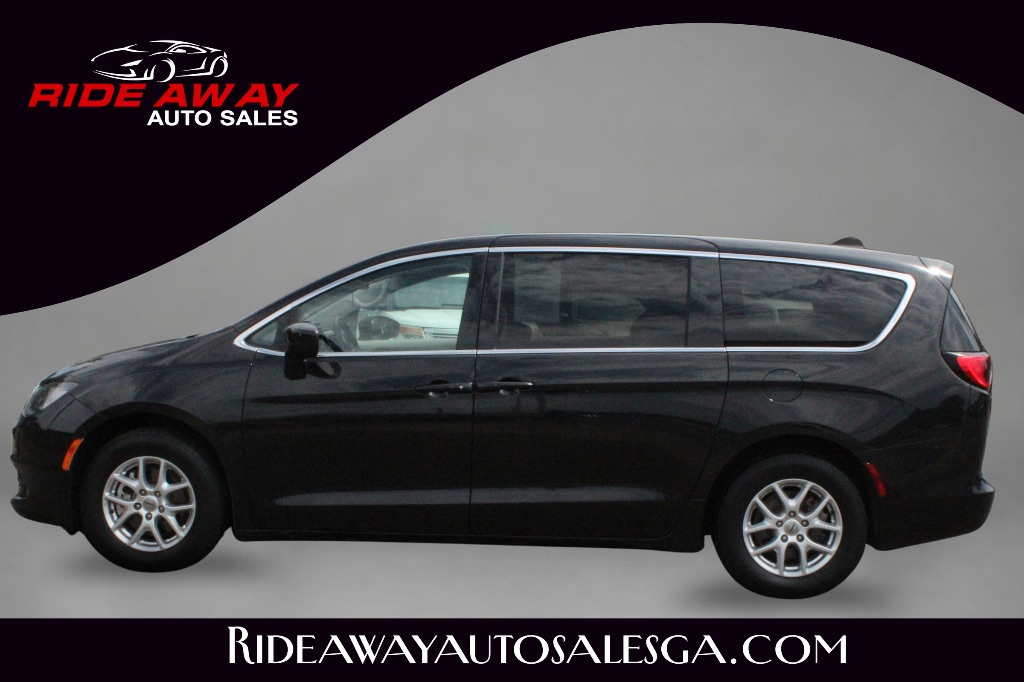 2022 Chrysler Voyager